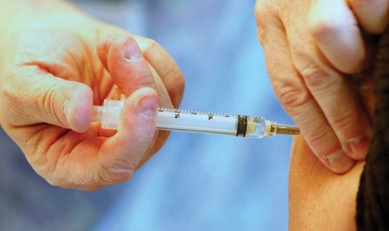 آبتین حیدرزاده اعلام کرد:آغاز واکسیناسیون ۷۰ ساله‌ها از امروز در گیلان
